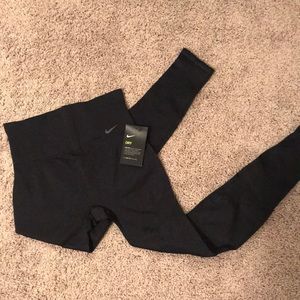 NIKE sculpt, hyper tight fit